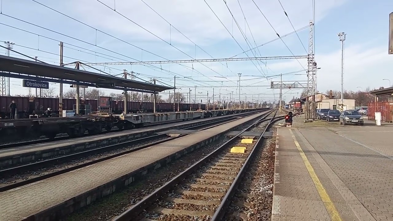 Nákladní vlak v čele s 6193 421-5 projíždí Otrokovicema směr Přerov 26.2.2026 📷