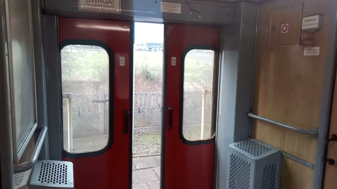 Otwieranie i zamykanie drzwi w jednostce EN71-022 (Polregio), buczek + szarpnięcie.