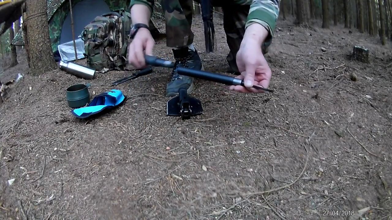 V lese duben 2018, multifunkční skládací lopatka z Číny