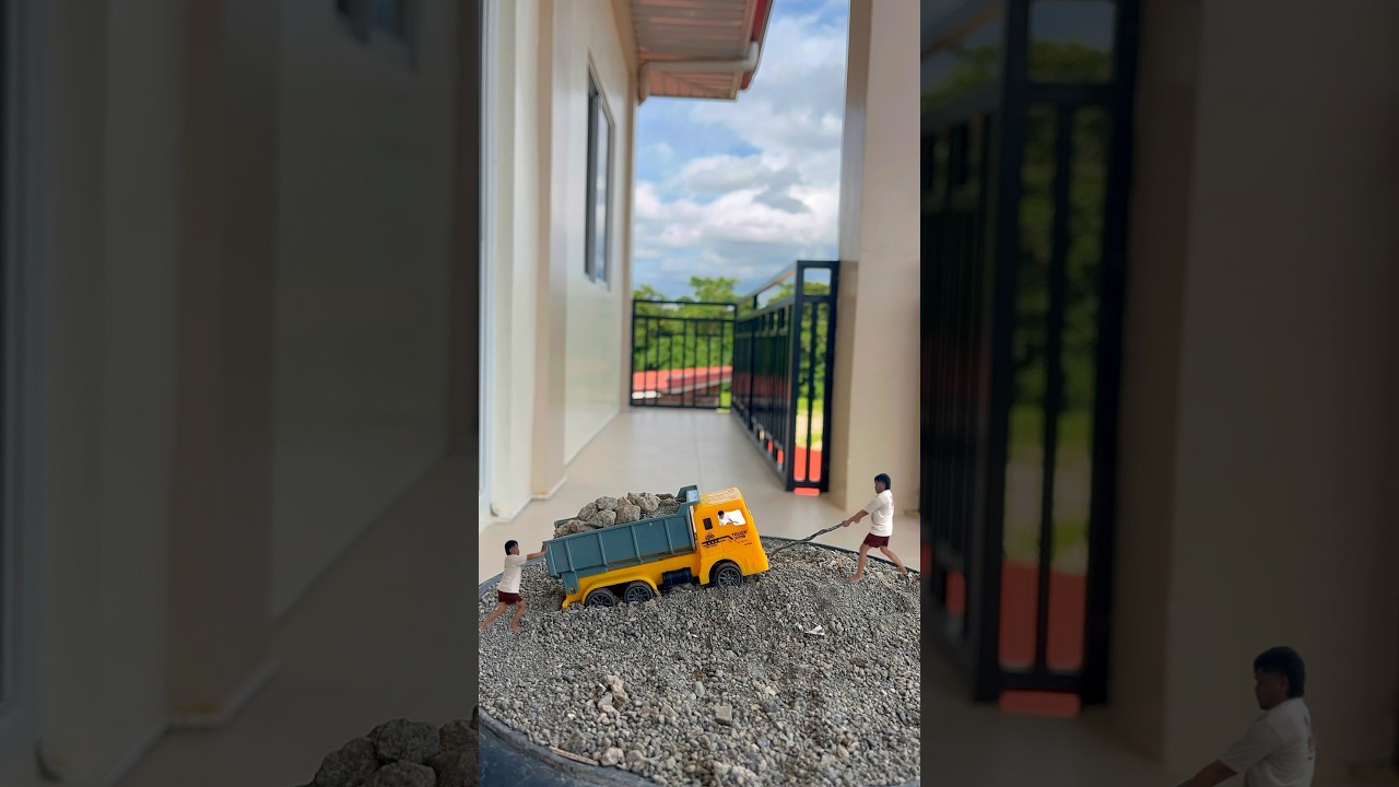 Dump truck got stuck photography!