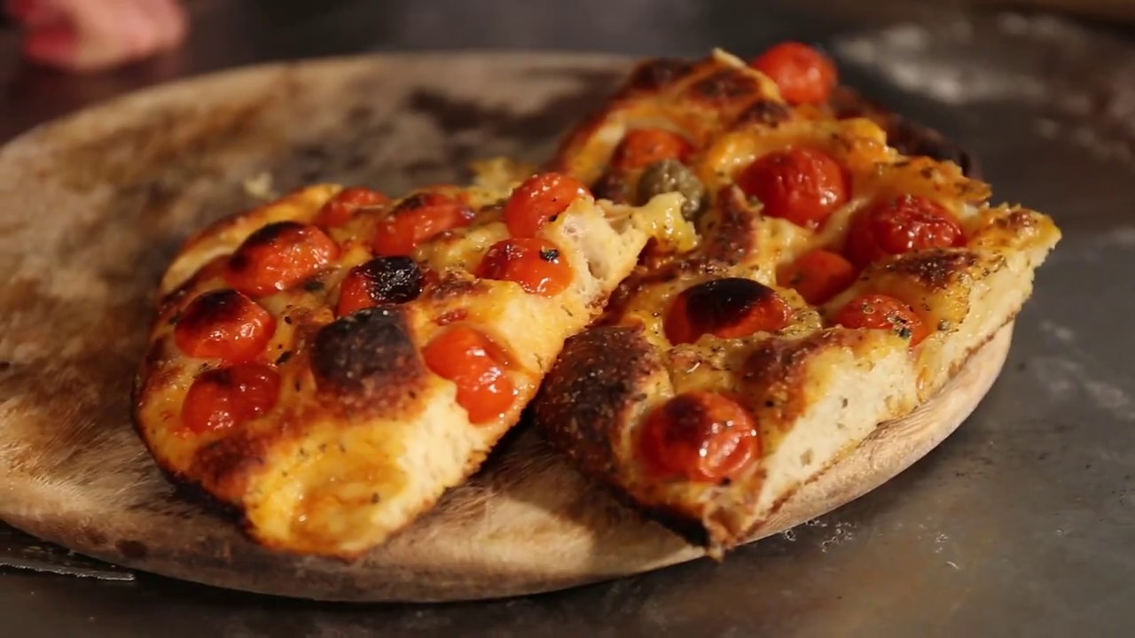 La vera ricetta della focaccia barese: cos'è e come come si prepara