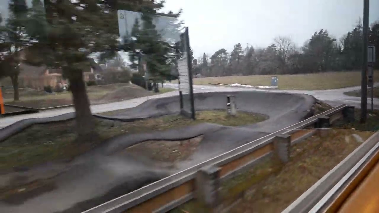Durch's Erlauftal mit ÖBB 5047 018 6 um kurz nach 08:10 am 25.02.2026 