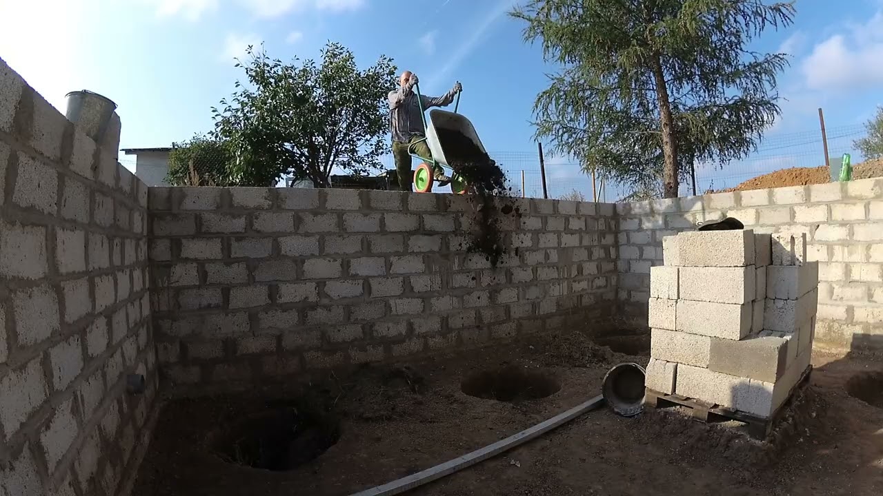 Ямы под посадку готовы