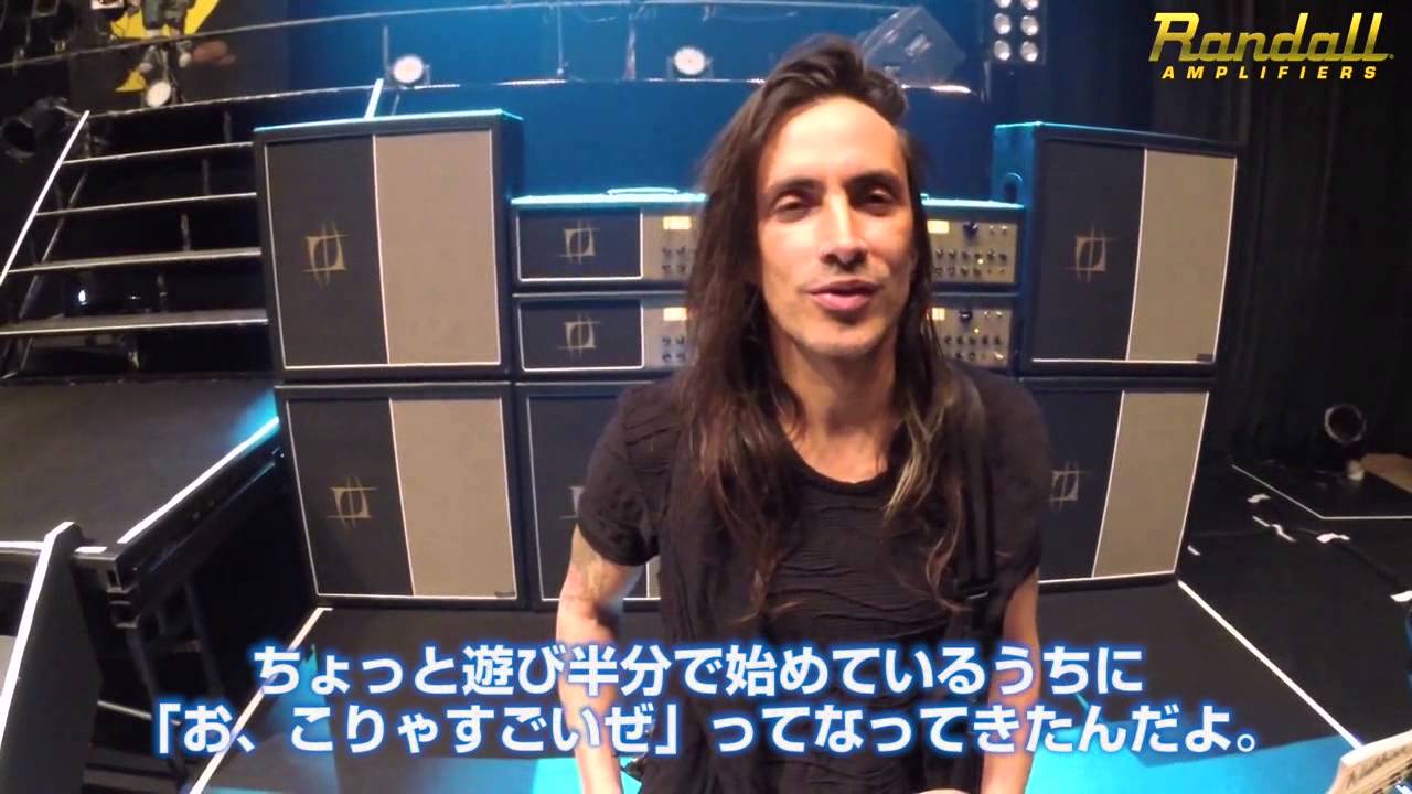 Nuno Bettencourt plays Washburn & Randall