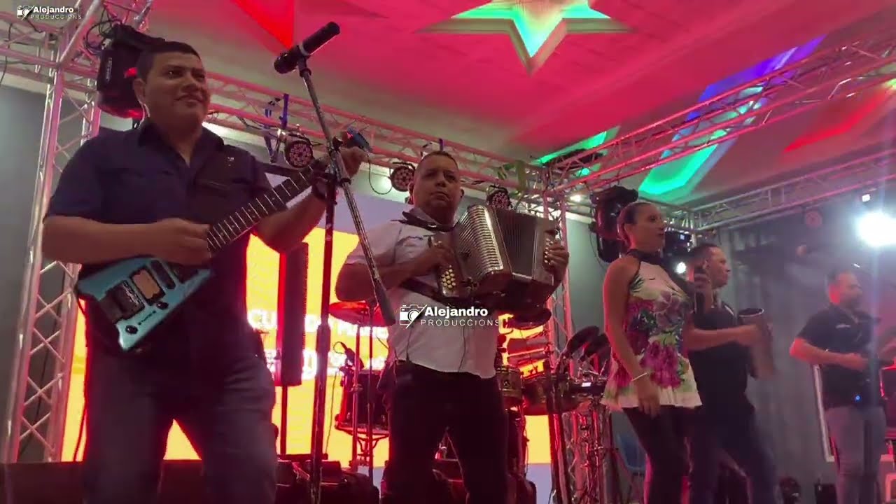 ROMANCE DE OCASIÓN EN VIVO VLADIMIR ATENCIO Y EL MANANTIAL DE AMOR EN EL TURICENTRO TRES ESTRELLAS 