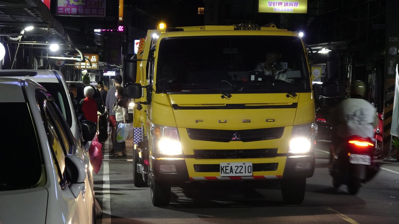 新北市環保局垃圾車KEA-2210、資源回收車676-UM收運Taiwan Garbage Truck in New Taipei city，Taiwan (ゴミ収集車、대만 쓰레기차)