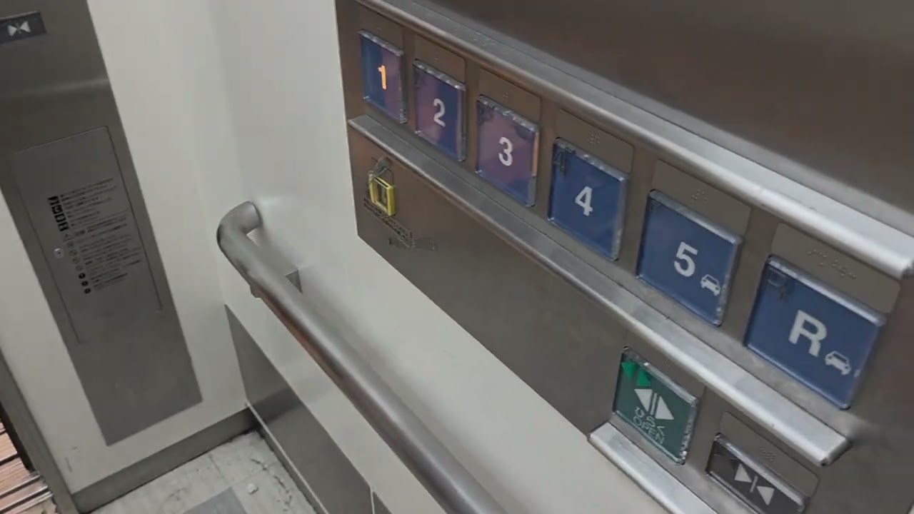 イオンモール大阪ドームシティ 三菱製エレベーター