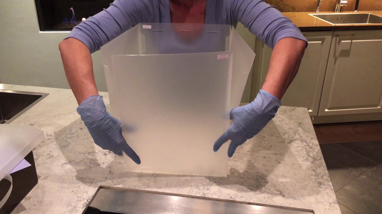 Folding our XXL Cake Box