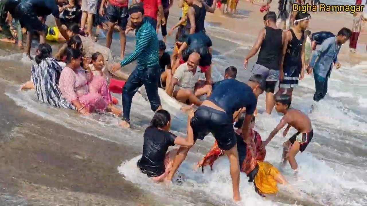 দীঘা উত্তাল সমুদ্রে মা-মেয়ের কীর্তন দেখুন ।
