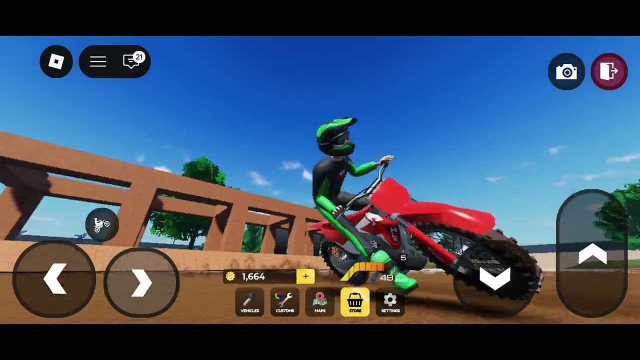 Катаюсь на моцику в роблокс 