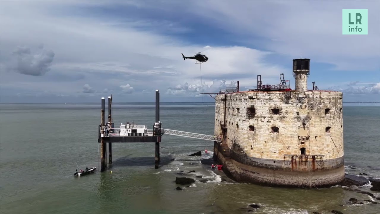 Au fort Boyard, le béton arrive par les airs