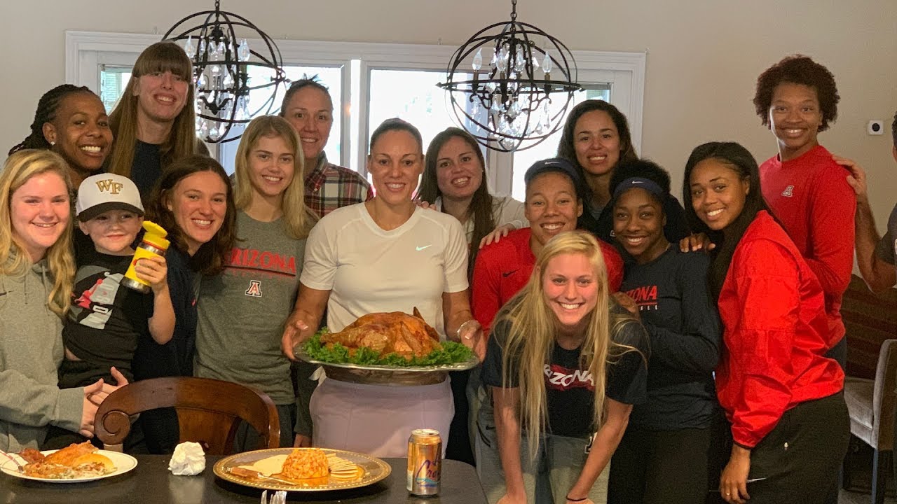 Adia Barnes hosts bountiful Thanksgiving feast for Arizona women's basketball