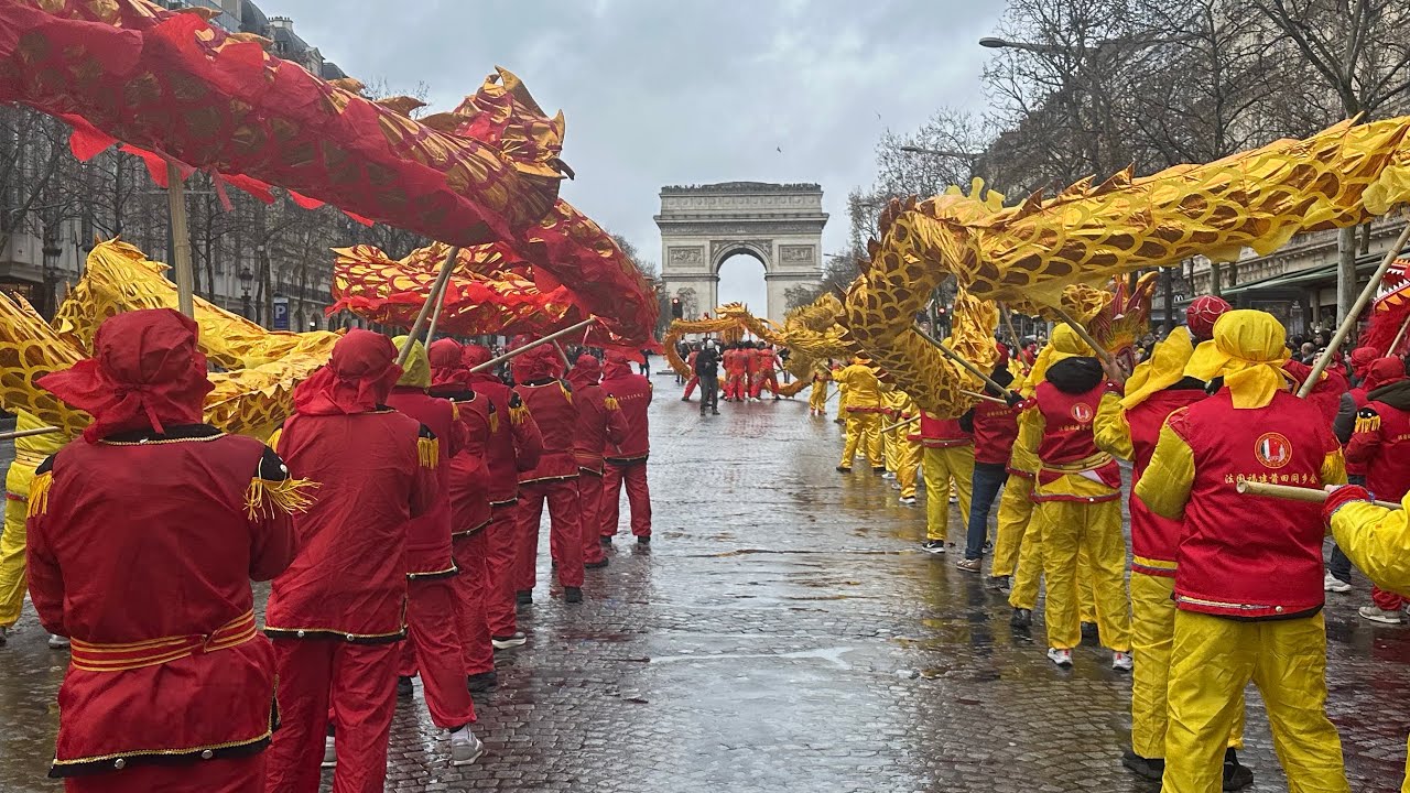 Китайский парад на Елисейских Полях /Chinese parade on the Champs Élysées