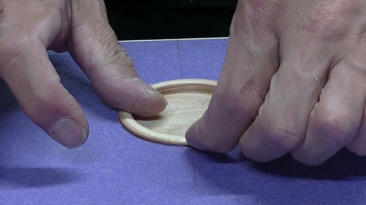 襖制作／引手の穴掘り