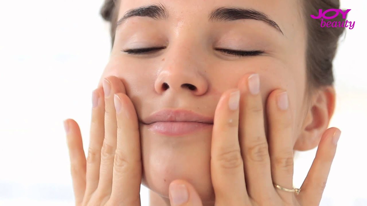 Arc&aacute;pol&aacute;s a t&ouml;k&eacute;letes bőr&eacute;rt - Sminkelők&eacute;sz&iacute;t&eacute;s / JOY Beauty