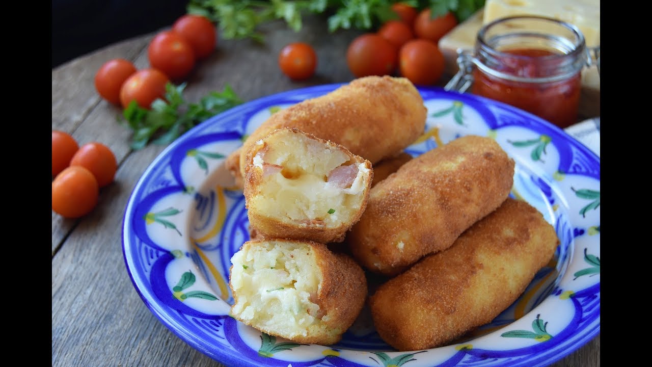 Barritas de patatas y queso muy cremosas y con el queso fundido