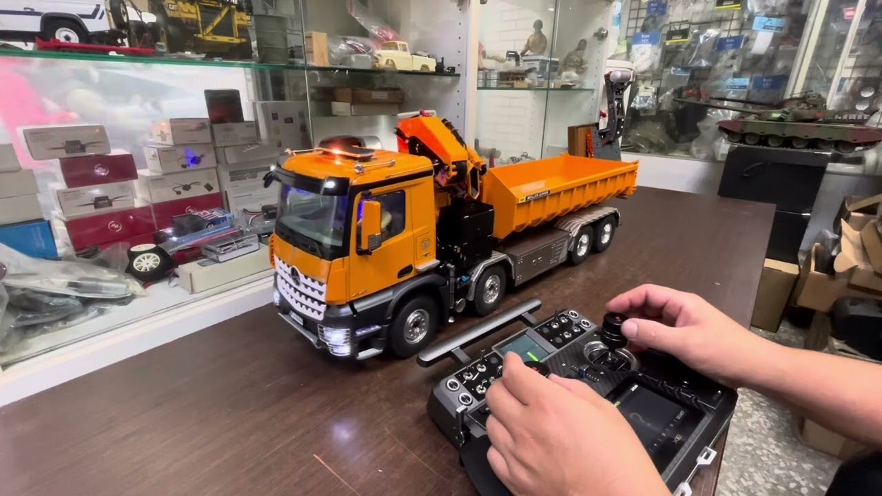 1/14 8X8吊臂全卸卡車+FrSky XE