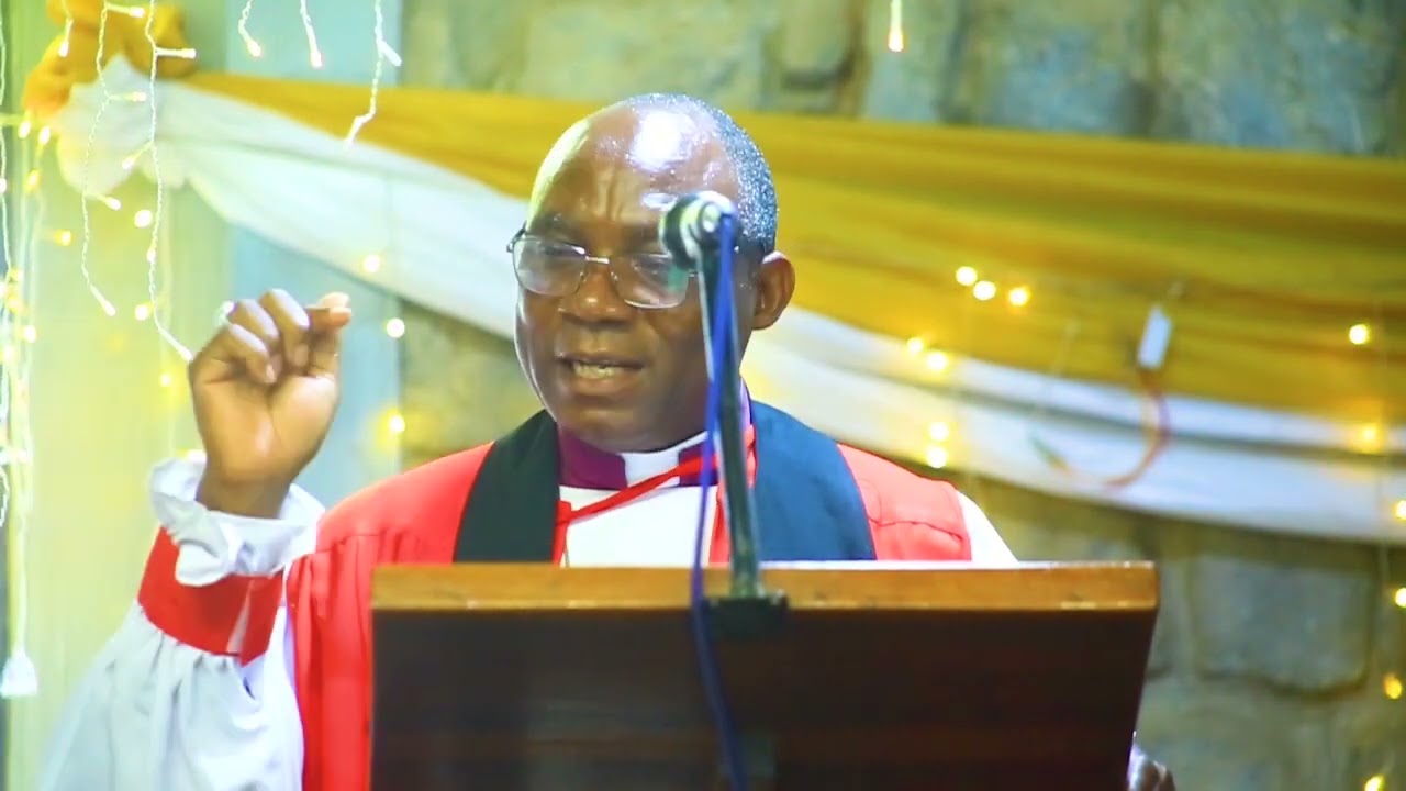 ASKOFU DR CHILONGANI AKIHUBRI KATIKA MOJA YA IBADA ILIYOFANYIKA KATIKA KANISA KUU LA ROHO MTAKATIFU