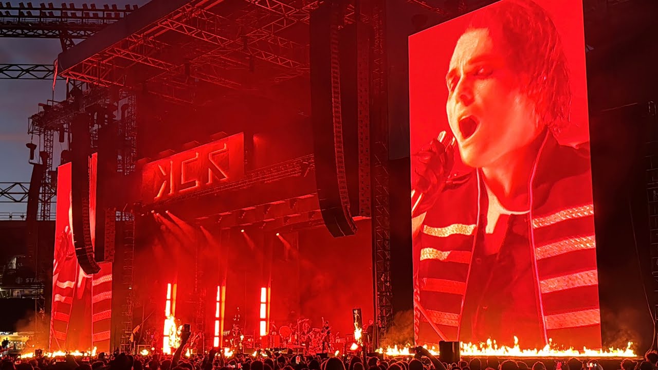 My Chemical Romance Unleashes ‘Mama’ Live – Their Most Theatrical Song Yet!  4K