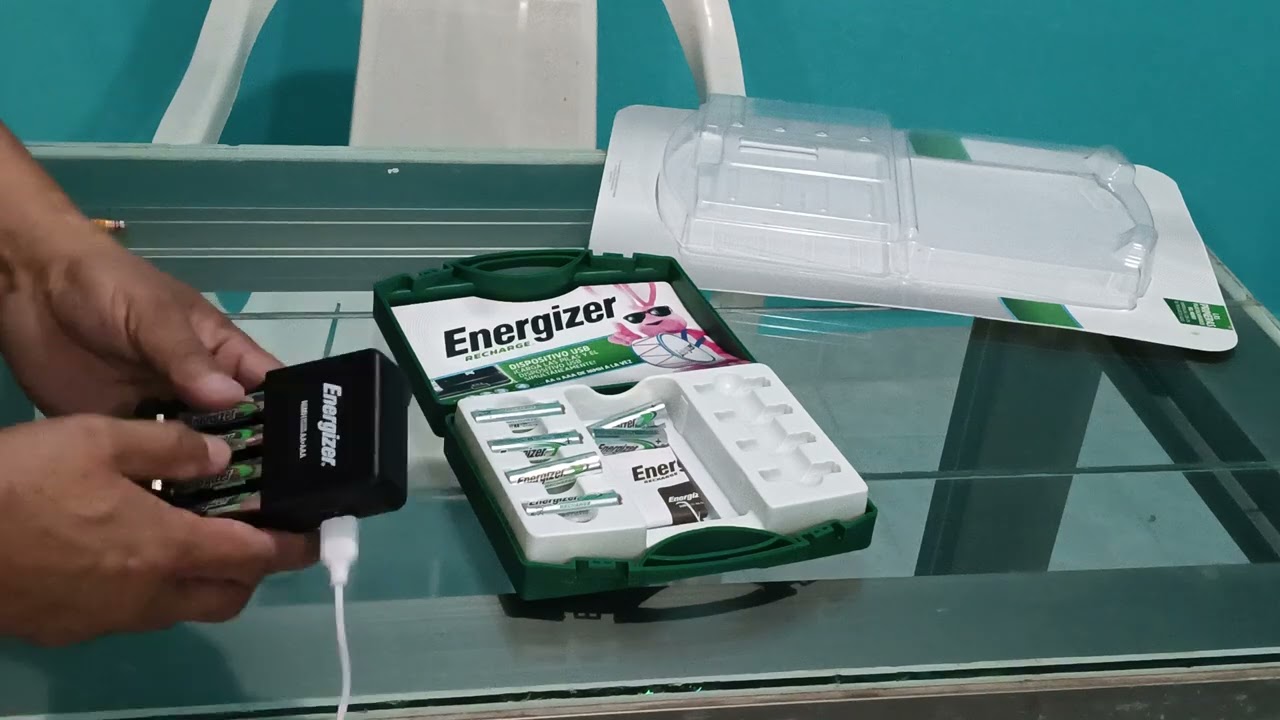 Cargador de Baterias Energizer. doble AA Y Triple AAA. Recomendado. Muy Económico.