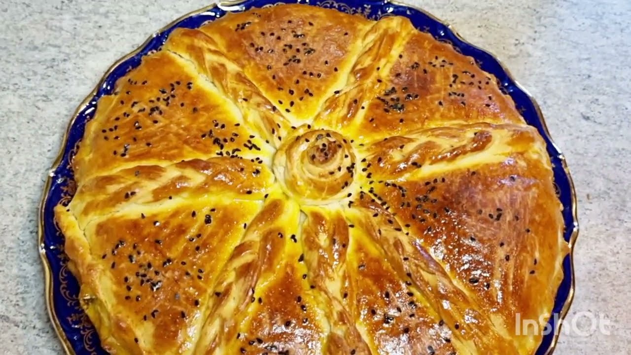 Çox ləzzətli bir yeməkdir,ət piroqu.Это  очень вкусное  блюдо ,пирог с мясом .