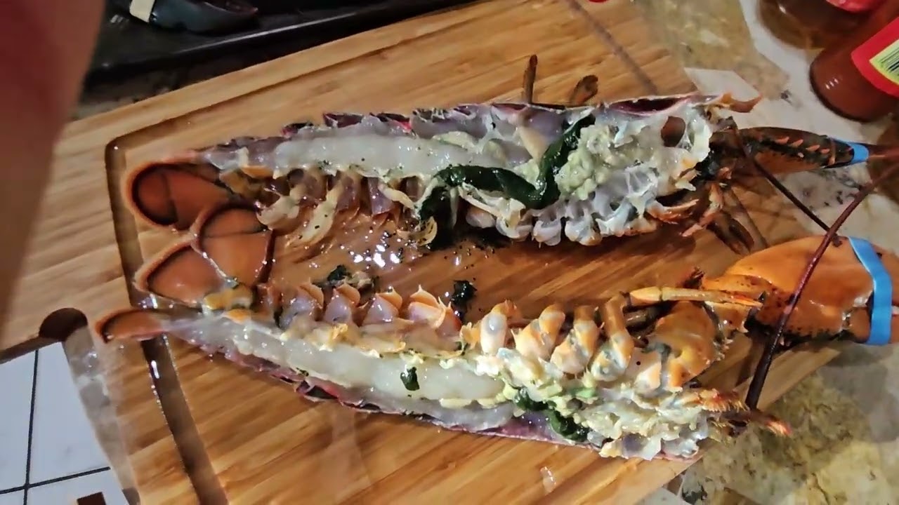 How to cut a lobster, #lobster #lobsterfeast