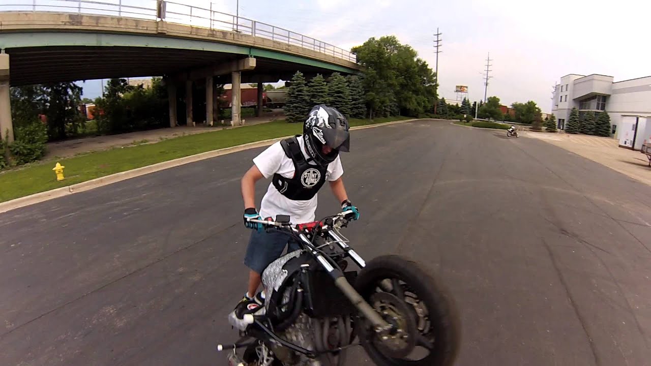 Wheelies + Stoppies on a Honda CBR 600 F4i - Stunt Practice day