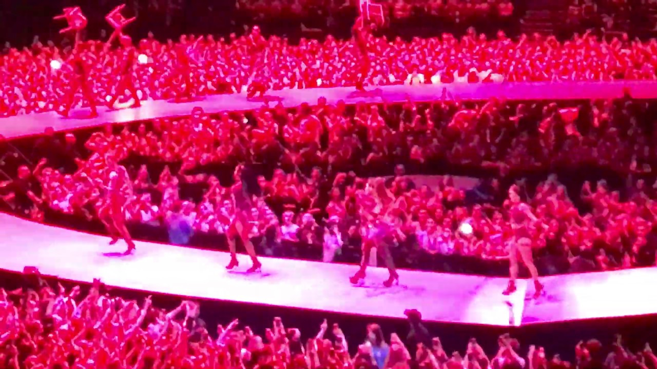 Ariana Grande Sweetener World Tour Arena Birmingham Night 2 Break Up With Your Girlfriend, I’m Bored