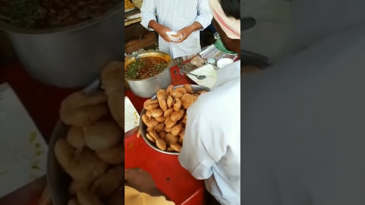 gangapur city ki femas sitaram ki mst kachori 15₹ ki 1 😛😛🤪😜😝😋#short #viral #video