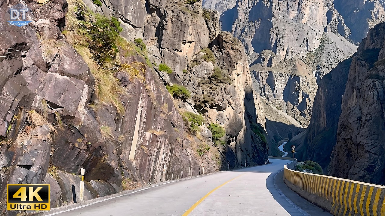 Driving Across Wuzhi Peak 4K HDR &ndash; China's Epic Rural Mountain Road Between Jiangxi & Hunan