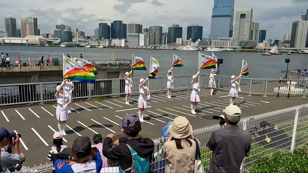 「海を越える握手
