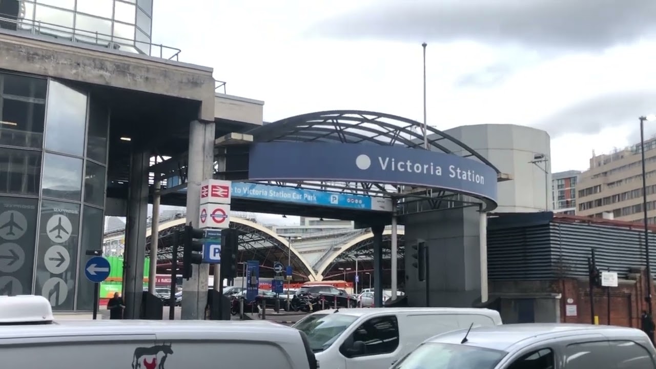 Harry Potter Bus Leaving London Victoria Station