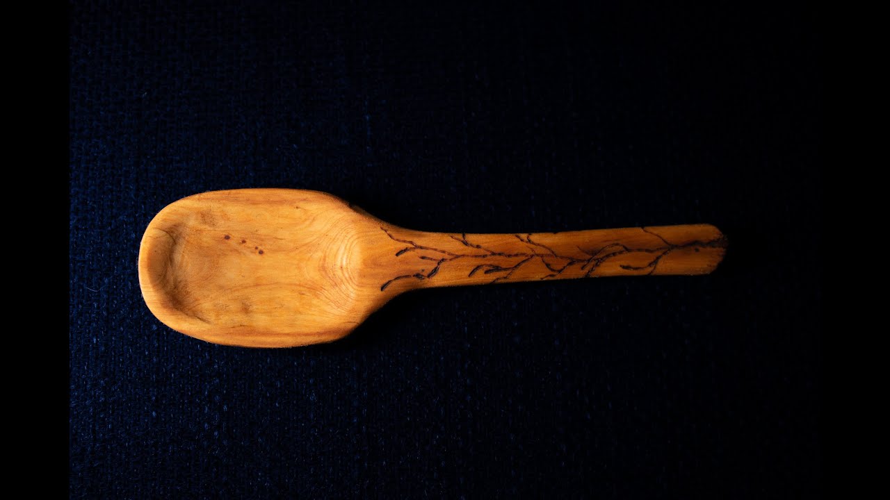 Spoon making, Carving a spoon from dead fallen trees, Juniper wood.