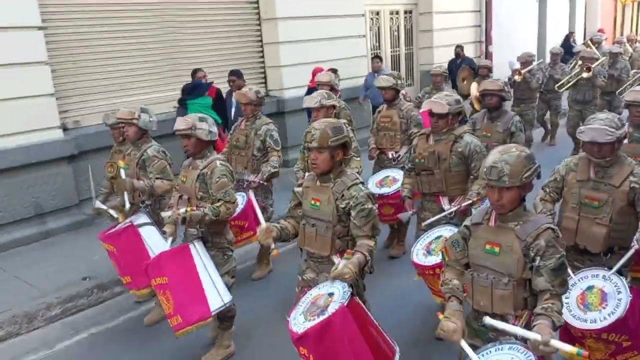 MARCHA SATINADOR- BANDA DE LA SEGUNDA DIVISION DE EJERCITO 2024 ORURO BOLIVIA