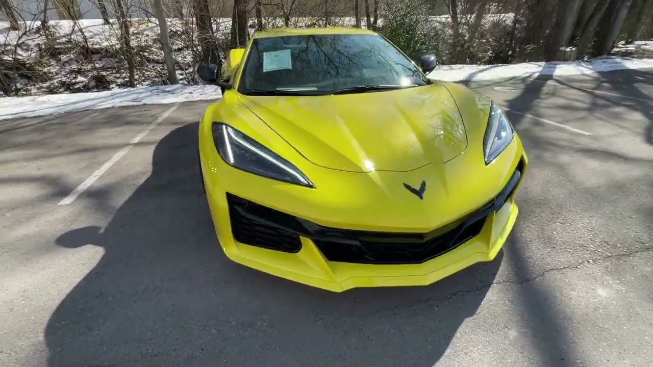 2025 Chevy Corvette Z06 Walkaround (Features, Interior, Exterior)