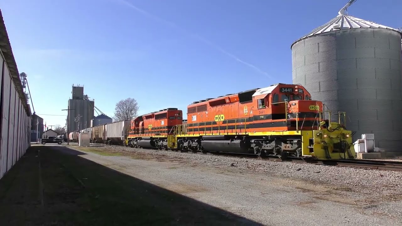 TPW 3441 and TPW 3443 Eastbound in Wolcott, Indiana
