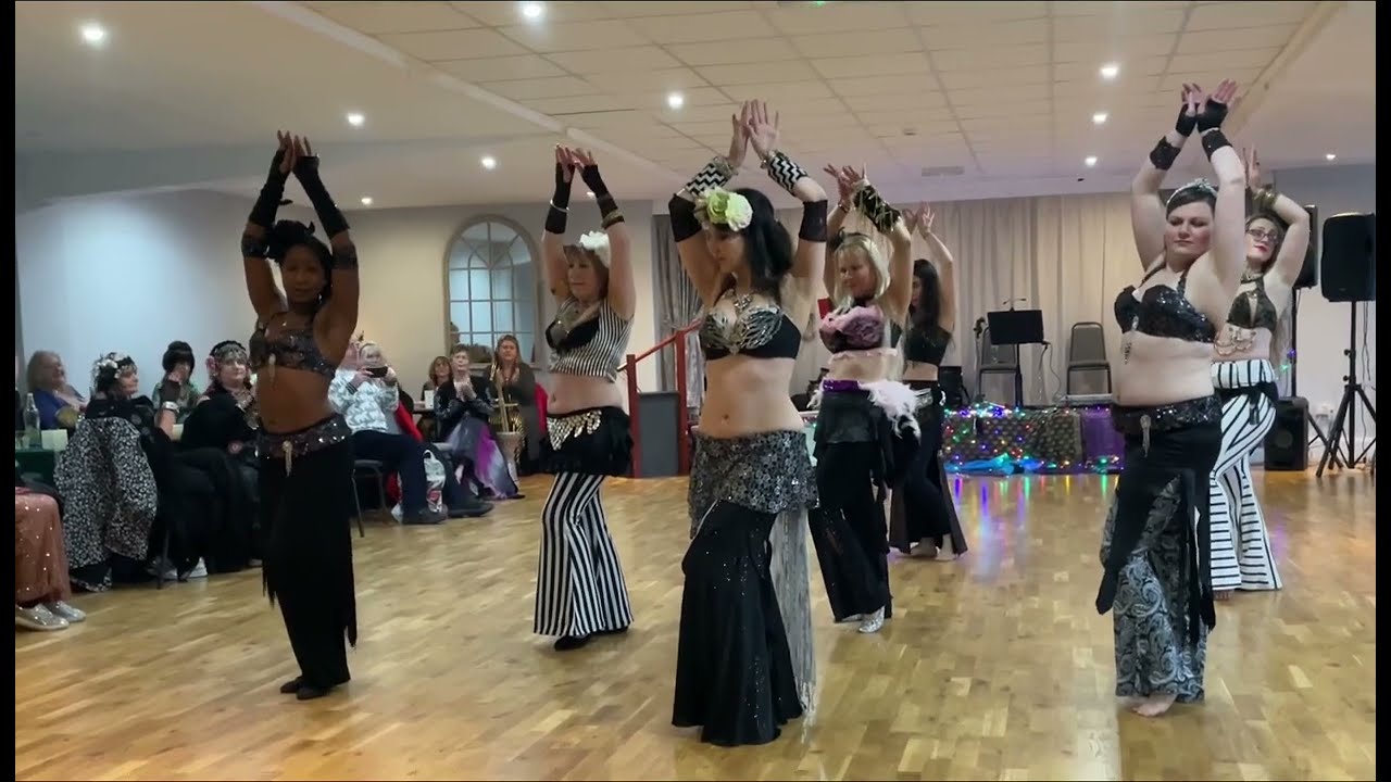 Lola Hips at the Happy Valley Hafla - Fusion Bellydance to 'Ta Travudia'