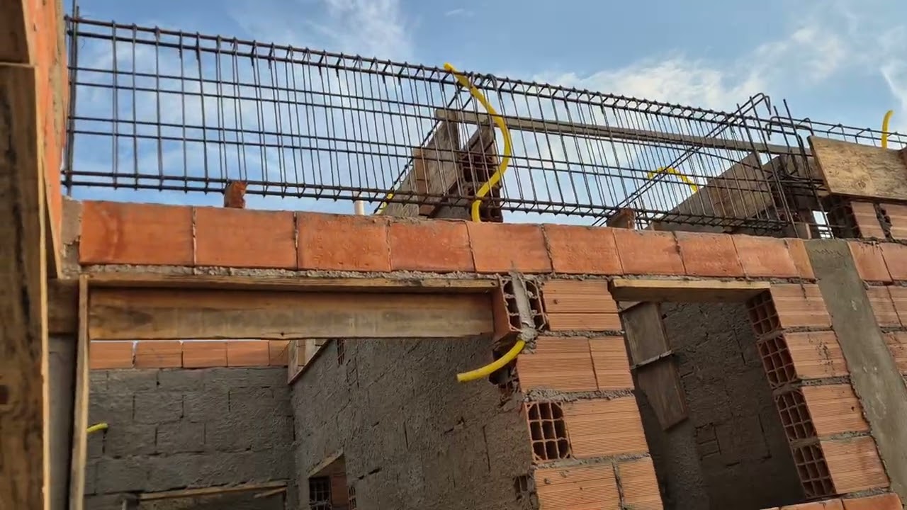 Preparação para a concretagem da laje. 