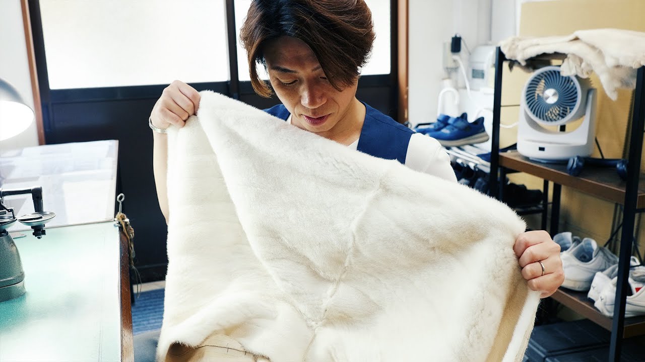 Процесс изготовления меховых шалей, переданных в дар японской императорской семье.