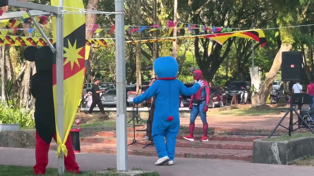 Badu kiruh - berduet enggau spiderman