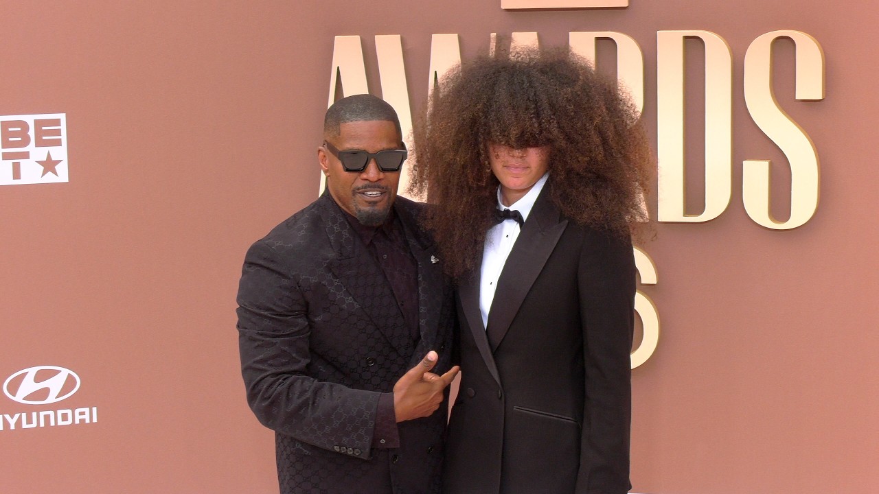 Джейми Фокс и Анализ Фокс на красной дорожке премии BET Awards 2026