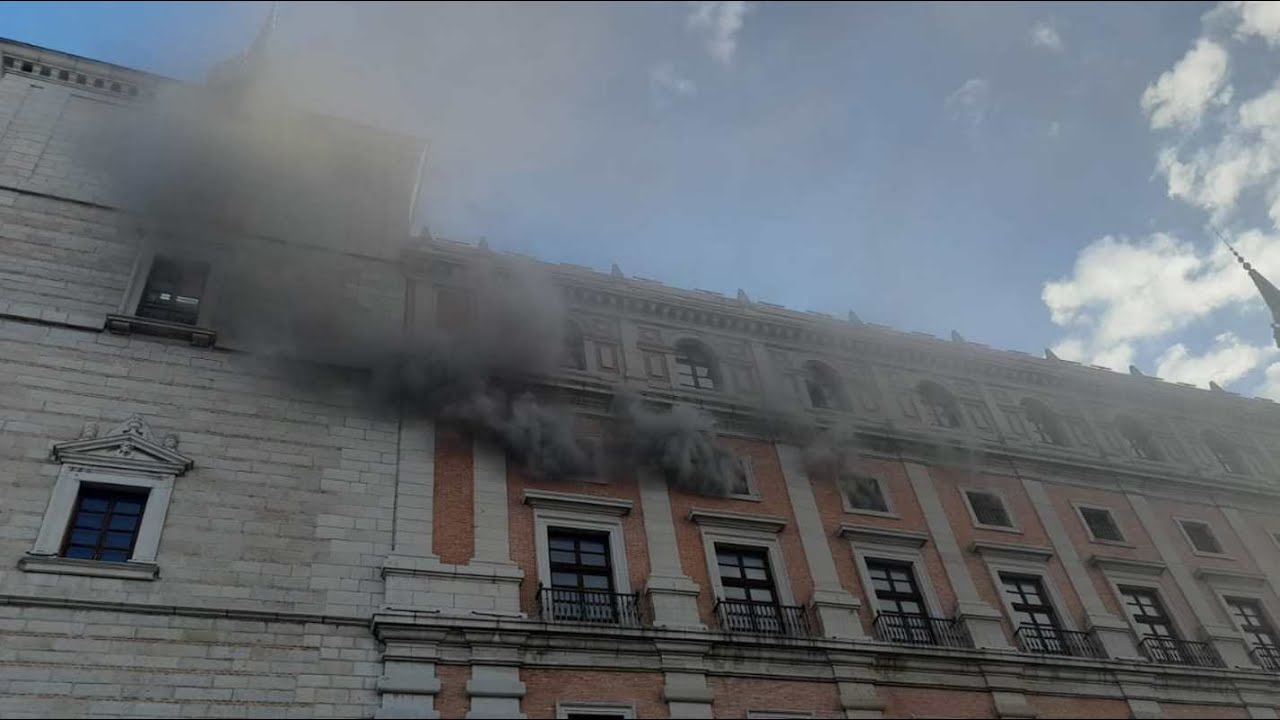 Impresionante incendio en el Alcázar de Toledo