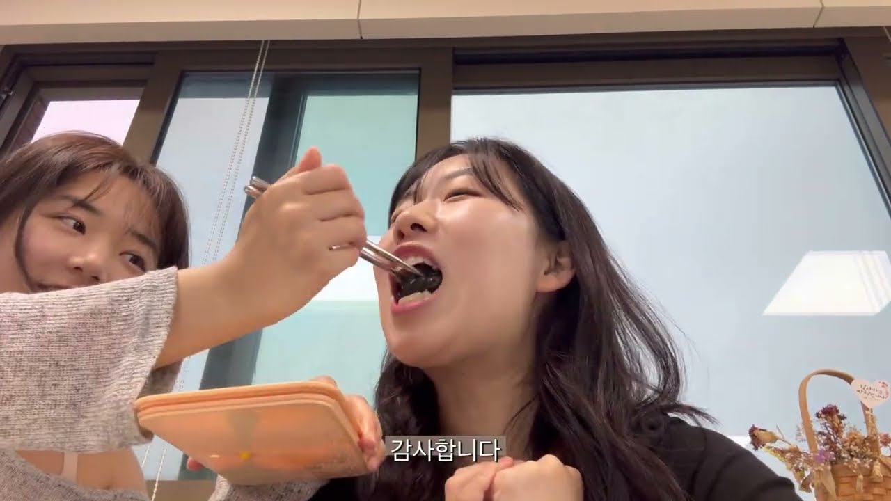 브이^^v