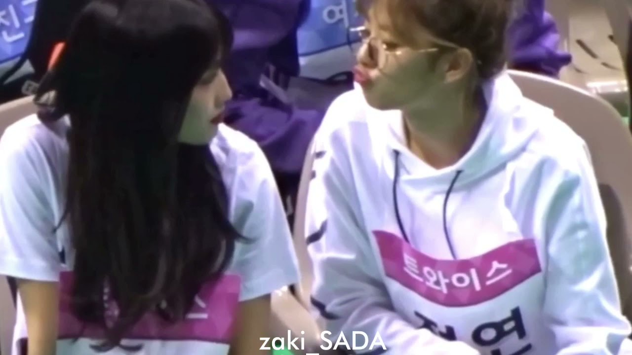 Jeongyeon & Momo Jeongmo Moments 😘