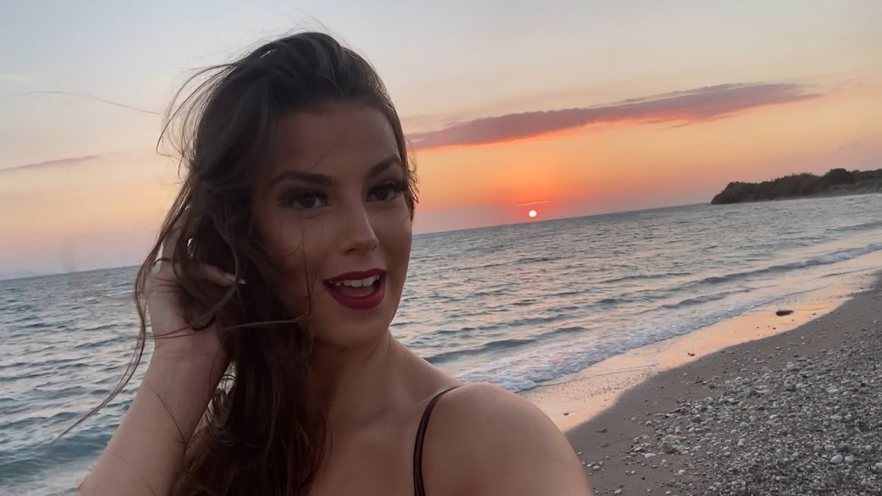 DINNER, DRINKS & CHASING SUNSETS IN GREECE!