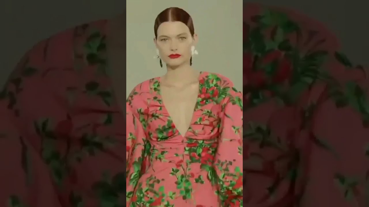 Louise Robert d&eacute;file pour Carolina Herrera