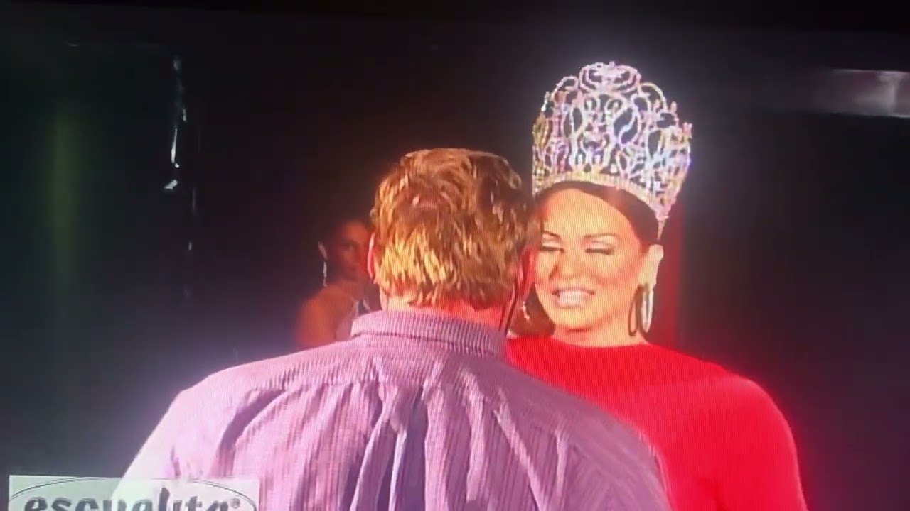 Erica Andrews entertaining at Miss Escuelita Continental 2005