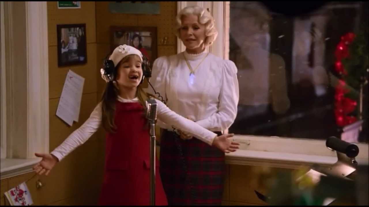 Kaitlyn Maher singing in Santa Paws 2: The Santa Pups