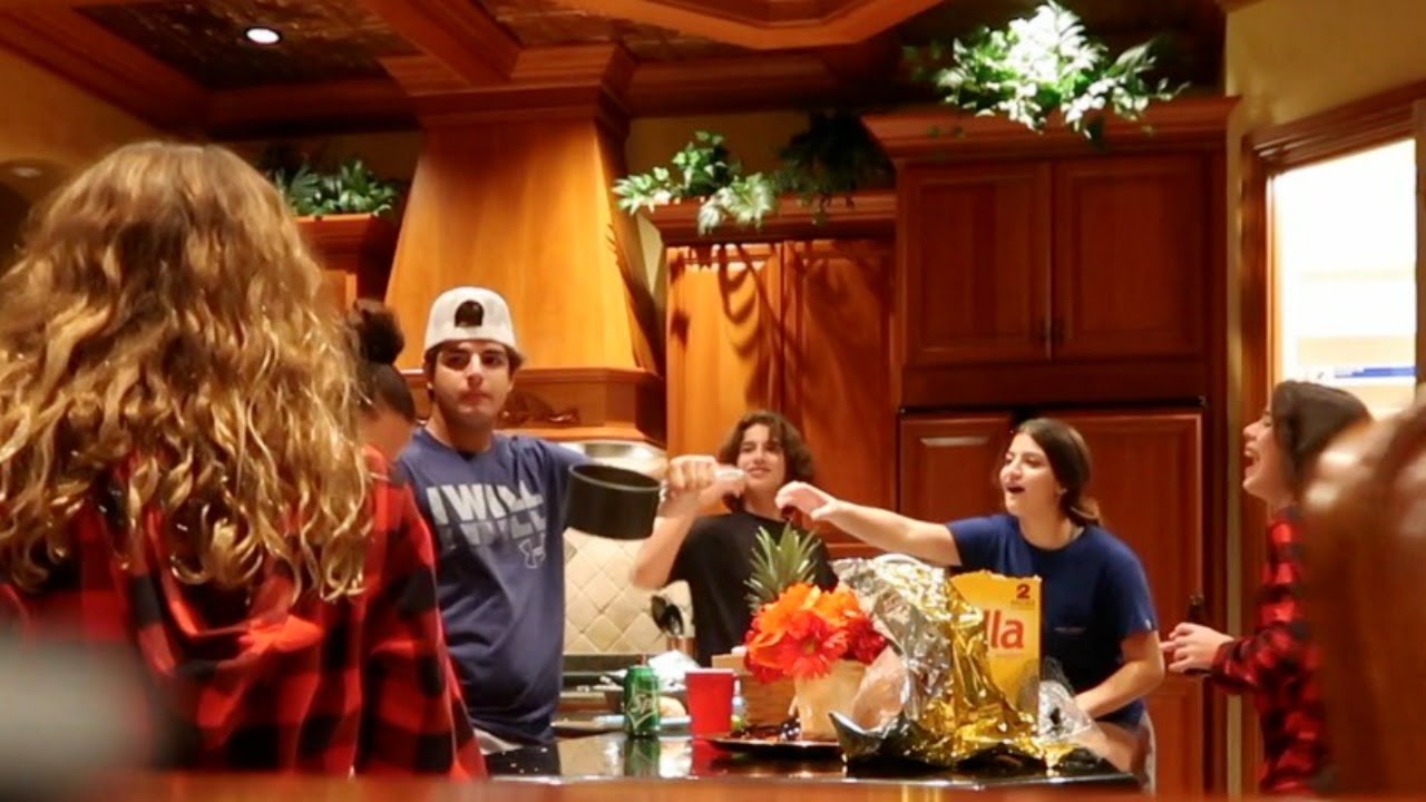 OUR FIRST NIGHT IN A MANSION !VLOG#295