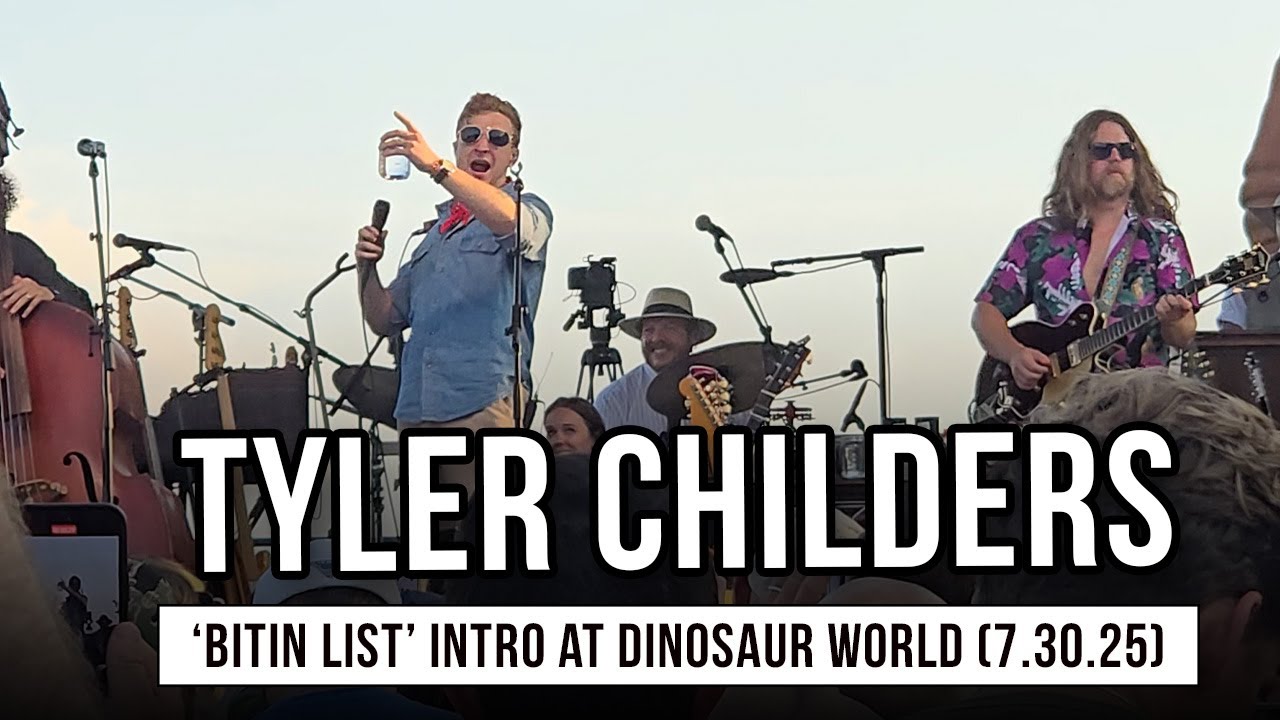 Тайлер Чайлдерс представил свою версию песни «Bitin List» на выставке Dinosaur World Show (30.07....
